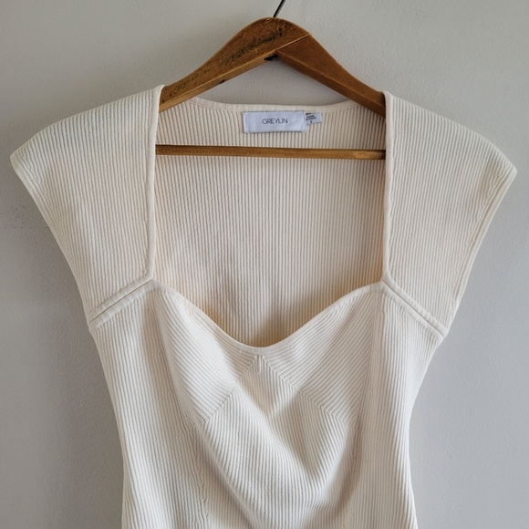 Graylin, Glacie Sweetheart Rib Knit Cap Cup Sleeved Top - Picture 4 of 10